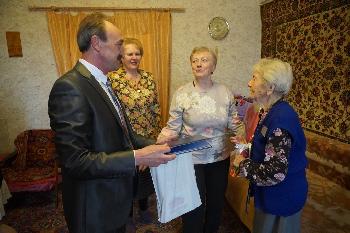 Представители АО «Златмаш» поздравили со 100-летним юбилеем ветерана Великой Отечественной войны 