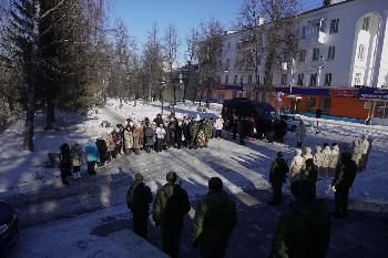 В АО «Златмаш» состоялся традиционный праздничный митинг у обелиска Славы, посвященный Дню защитника Отечества. 