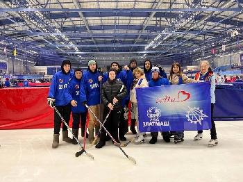 Работники АО "Златмаш" приняли участие в спортивном фестивале "Профсоюзы на льду"